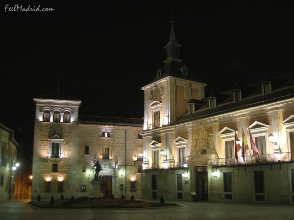 Plaza de la Villa at Night