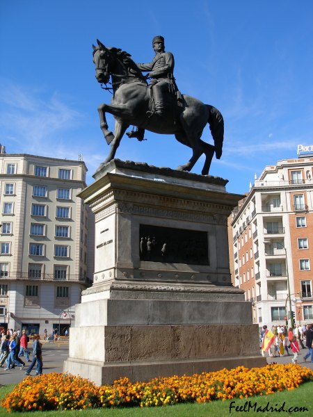 Statue of General Marqu�s del Duero