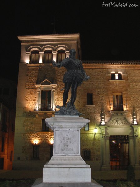 Plaza de la Villa statue Alvaro de Baz�n