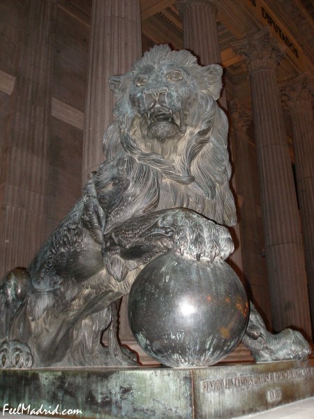 Lion at the Congreso de los Diputados