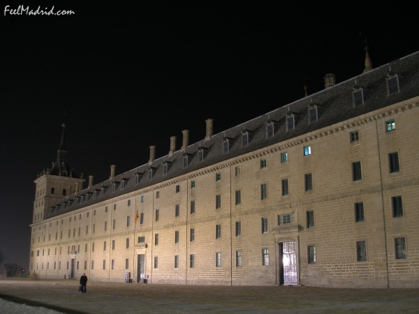El Escorial de noche